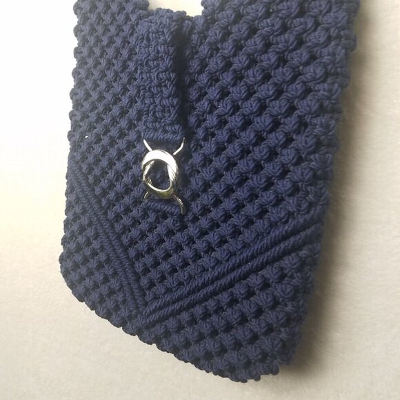 Purse Hobo shoulder Crochet Woven Navy large macramé knotted metal buckle close - Picture 9 of 10